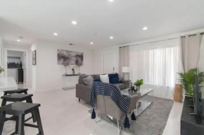 Dania Beach Beauty 3BR with Hot Tub